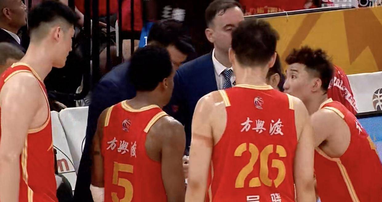 新利娱乐官网-关键时刻！球队紧咬比分，全力反攻对手的简单介绍