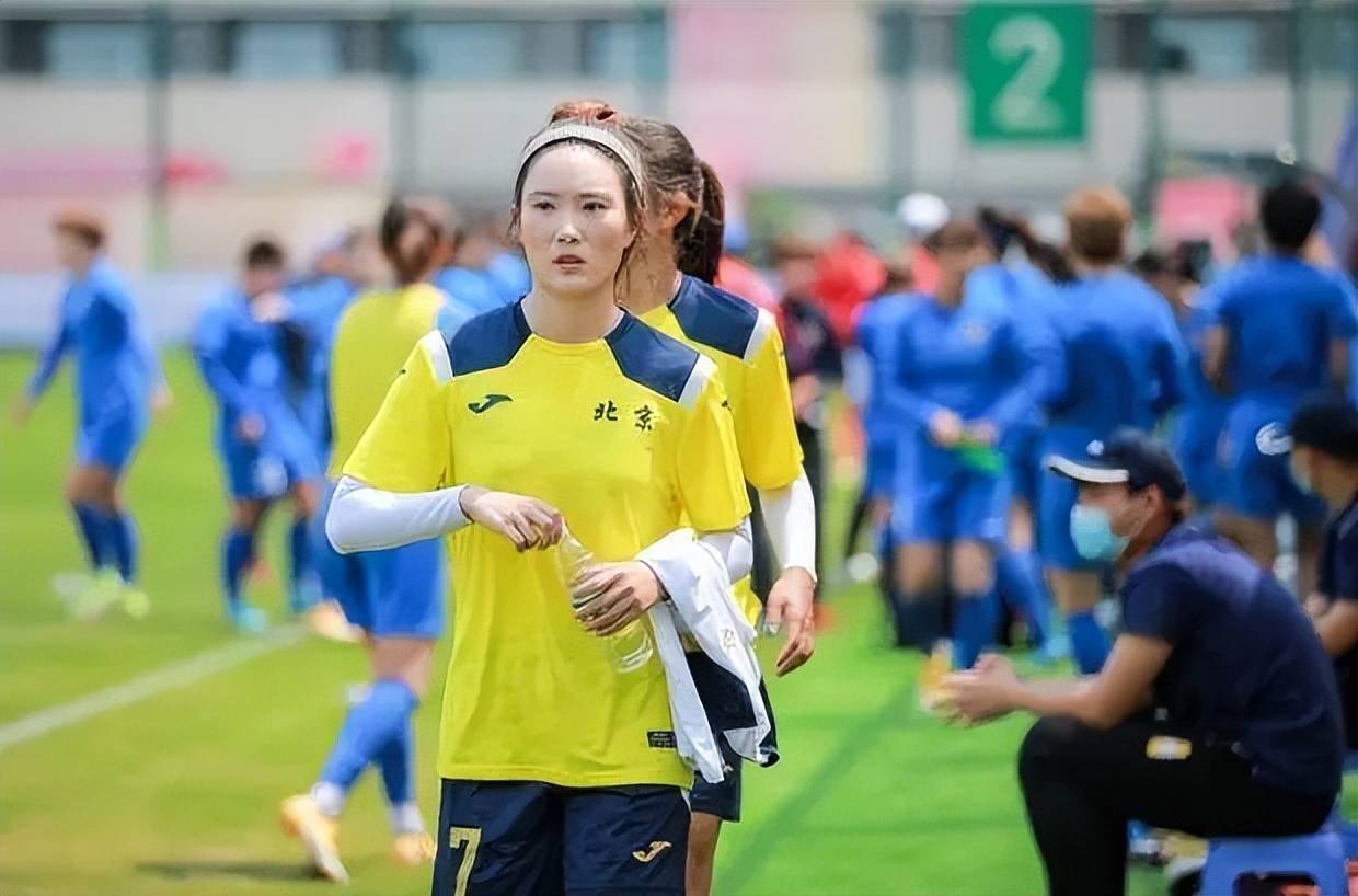 18新利体育官网-泰国女足队员突破封锁，成功取得进球！